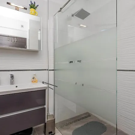 Lovely In With Wifi Apartament Rijeka