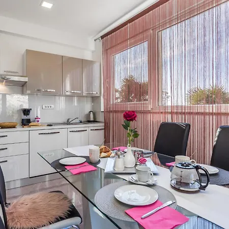 Lovely In With Wifi Apartament *